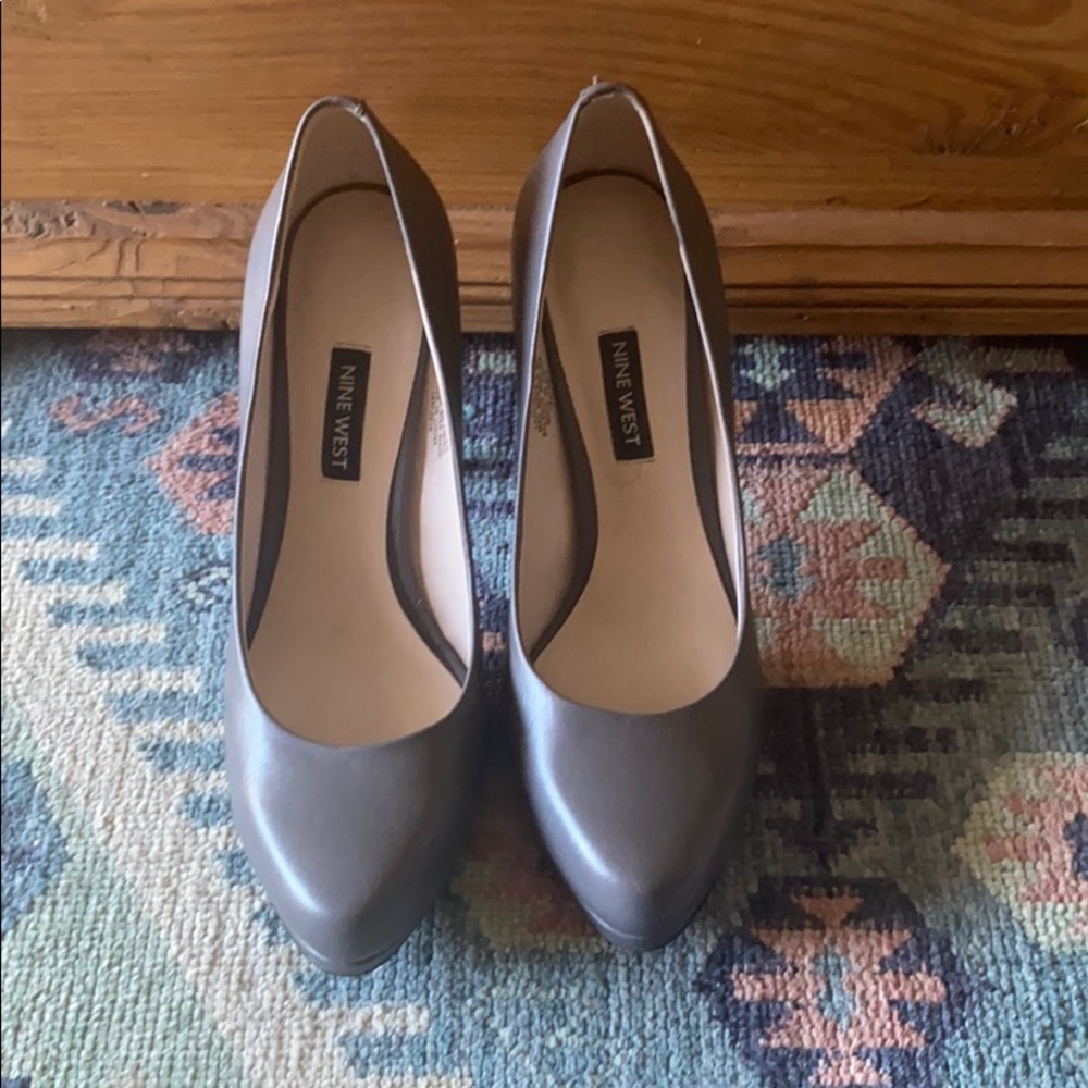 Nine West Grey Leather Heels size 7.5